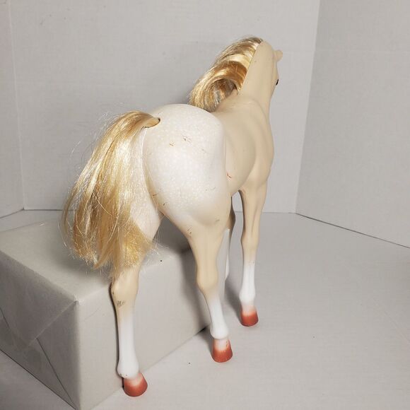 Our Generation Plastic Horse Figurine‎ Toy– Cream/Palomino with Blonde Mane 12" - Picture 5 of 16